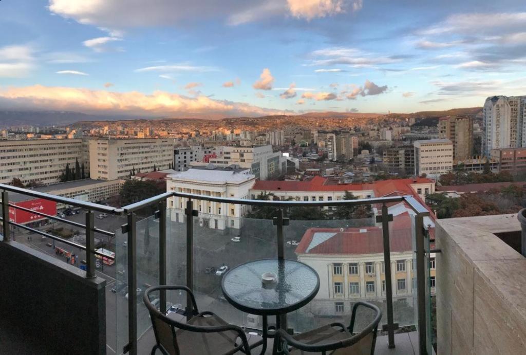 Ameri Plaza Green Apartments Tbilisi Bagian luar foto